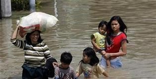 مقتل اكثر من 184 شخصا في انهيارات أرضية وفيضانات في الفلبين