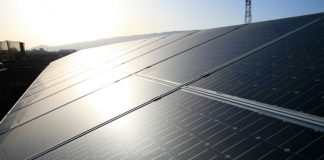 شركة إماراتية تفوز بعقد لبناء محطتي طاقة شمسية في المغرب