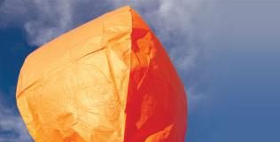 بيئة قطر تحذر المخيمين من الفوانيس الطائرة