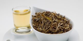 الشاي الأبيض… حماية من السرطان والكوليسترول