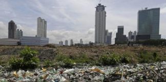 محيطات العالم تعج بملايين الاطنان من المخلفات البلاستيكية