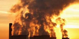 بريطانيا تتعهد بوقف توليد الكهرباء في محطات تعمل بالفحم