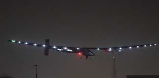 الطائرة الشمسية “سولار أمبلس 2” تصل أولى محطاتها في مسقط