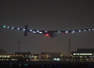 الطائرة الشمسية “سولار أمبلس 2” تصل أولى محطاتها في مسقط