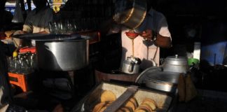 باعة الشاي في الهند يكافحون التلوث