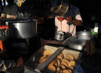 باعة الشاي في الهند يكافحون التلوث