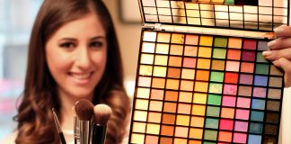 ولاية أمريكية تفكر في حظر استخدام حبيبات دقيقة في مستحضرات التجميل