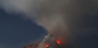 إغلاق أربعة مطارات في اندونيسيا بسبب ثوران بركان