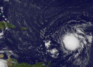 المنخفض الاستوائي العاشر يتشكل فوق شرق الأطلسي