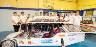 مراهقون خاضوا تحديا صعبا بسيارة تعمل بالطاقة الشمسية