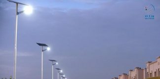 كهرباء الشارقة تنجز مشروع إنارة الصجعة والبراشي بالطاقة الشمسية