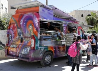 “المحروسة” مطعم متنقل يعمل على خلايا الطاقة الشمسية