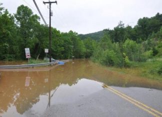 23 قتيلا في أسوأ فيضانات تشهدها أمريكا هذا العام