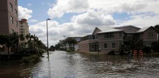 الإعصار ماثيو يضرب نورث كارولاينا وفرجينيا