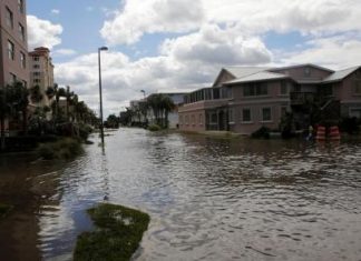 الإعصار ماثيو يضرب نورث كارولاينا وفرجينيا