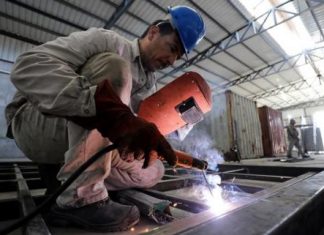 شركة مصرية تحول حاويات الشحن إلى منازل لتوفير مساكن