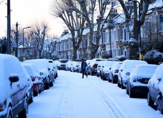 الثلوج تغطي أجزاء من بريطانيا وأيرلندا في عاصفة (وحش من الشرق)