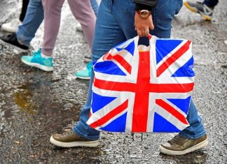 أكثر من 40 شركة تتعهد بالحد من المخلفات البلاستيكية في بريطانيا