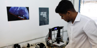 مهندسان من فنزويلا يحولان نفايات البلاستيك إلى قطع غيار سيارات