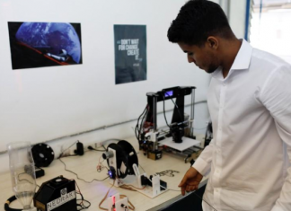 مهندسان من فنزويلا يحولان نفايات البلاستيك إلى قطع غيار سيارات