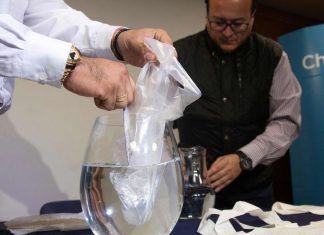 أكياس بلاستيكية تذوب في المياه من دون تلويث