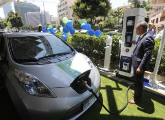 لبنان تدشن أول محطة شاحن للسيارات الكهربائية