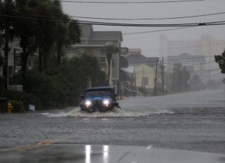 العاصفة المدارية فلورنس تجتاح ولايتي نورث وساوث كارولاينا ومقتل خمسة