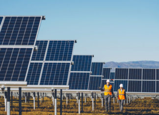 مليار دولار من الاستثمارات تذهب يوميا إلى الطاقة الشمسية محطة طاقة شمسية