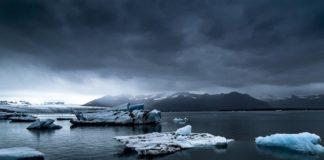 كيري يحذر من “كارثة مناخية” قادمة القطب الشمالي