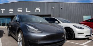 “تسلا” تجري مباحثات أولية لإنشاء مصنع للسيارات الكهربائية في السعودية