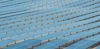 قبل أسبوعين من مؤتمر المناخ: الإمارات تدشّن إحدى أكبر محطات الطاقة الشمسية في العالم