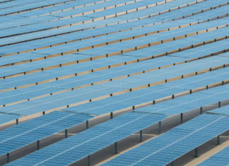 قبل أسبوعين من مؤتمر المناخ: الإمارات تدشّن إحدى أكبر محطات الطاقة الشمسية في العالم