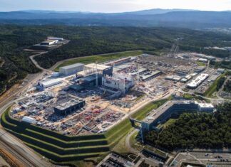 فرنسا تعتزم بناء ثماني محطات نووية جديدة