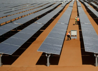 مصر تبدأ إنشاء محطتي كهرباء بالطاقة الشمسية