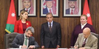 الأردن يوقع عقد مشروع ضخم لتحلية مياه خليج العقبة