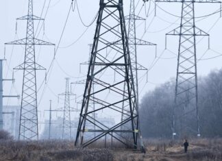 السيارات الكهربائية ومراكز البيانات تقود “عصرًا جديدًا للكهرباء” على مستوى العالم