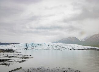 دراسة: ألاسكا ستفقد معظم كتلة أنهارها الجليدية