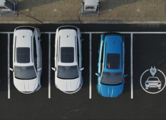 الطاقة الدولية: ربع السيارات المباعة حول العالم هذا العام ستكون كهربائية