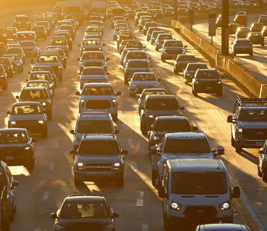 ترامب يلغي حكماً تاريخياً يربط الانبعاثات بالصحة العامة