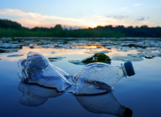 دراسة: فيضانات الأنهار تُسرّع نقل البلاستيك إلى المحيطات